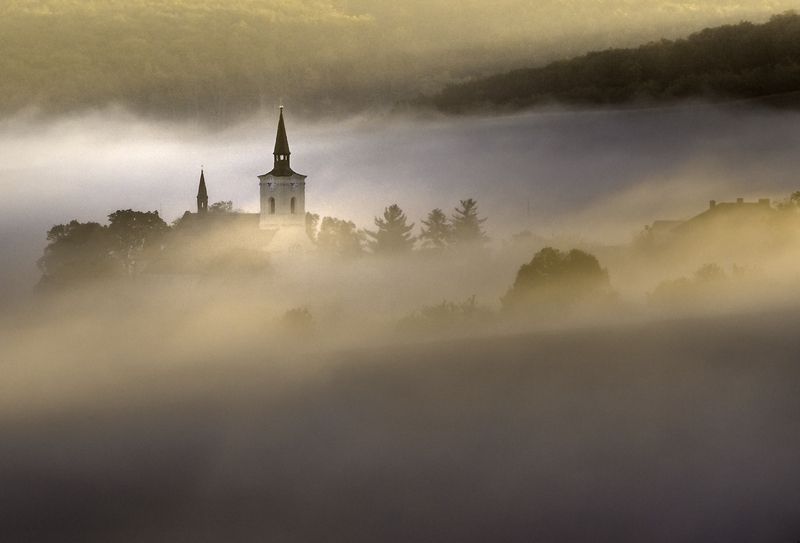 Moravia in fog фото превью