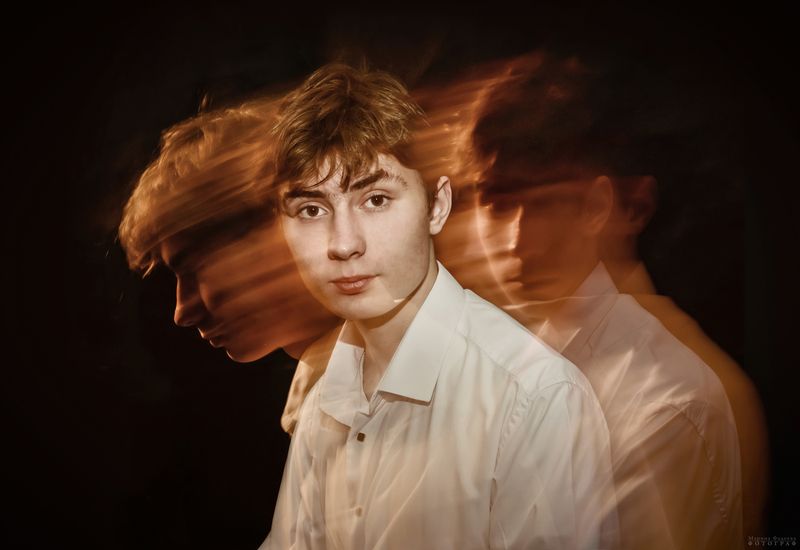 портрет, юноша, свет, тень Тень размышлений фото превью