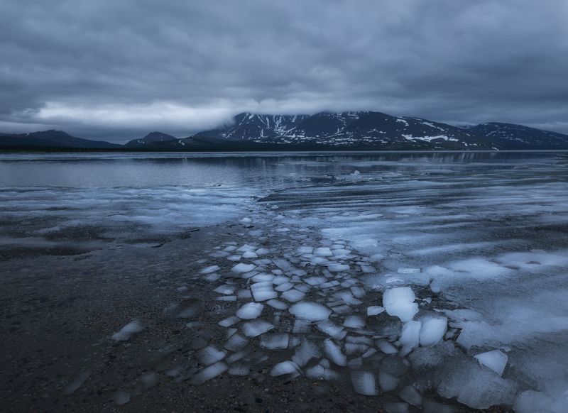 Осколки разбитого вдребезги фото превью