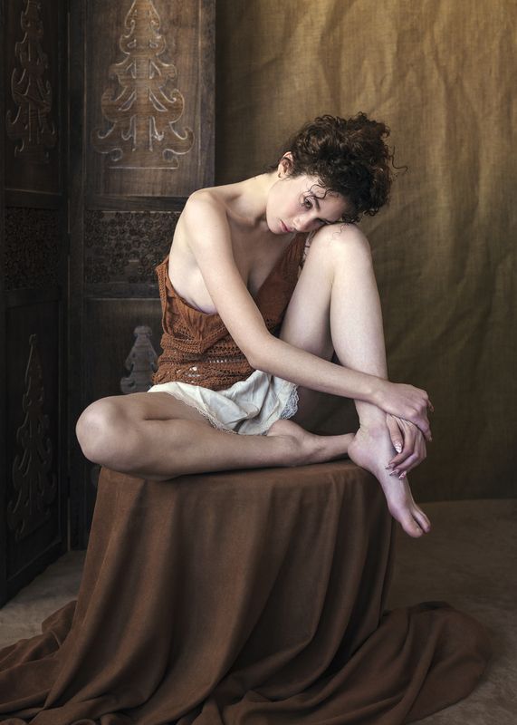 artistic photography, beautiful woman, brown tones, curly hair, delicate expression, emotional depth, front view, intimate portraiture, natural light, one person, painterly effect, poetic sensuality, thoughtful pose, vulnerable gaze, wooden screen The Angle of Waiting фото превью