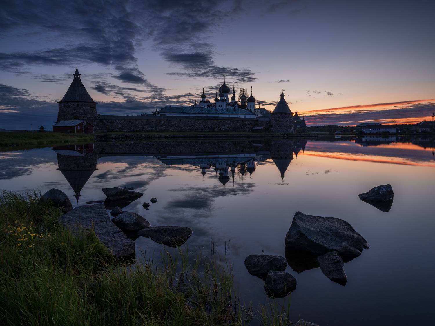 соловки, соловецкие острова, соловецкий монастырь, святое озеро, белая ночь, полночь, Олег Зверев