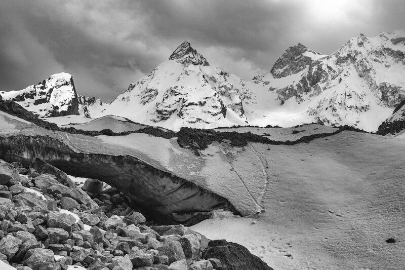 В черно-белых тонах фото превью