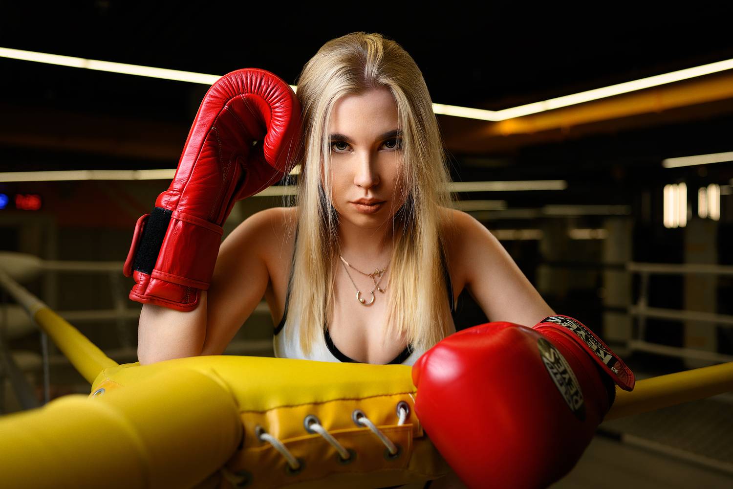девушка, girl, блондинка, blonde, бокс, boxing, ринг, ring, перчатки, gloves, Владимир Романовский