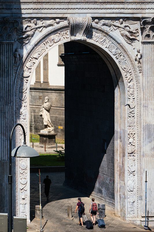 #Building #Door #Facade #Window #Plant #Column #City #Monument #Medieval architecture #Art Entering Napoli фото превью