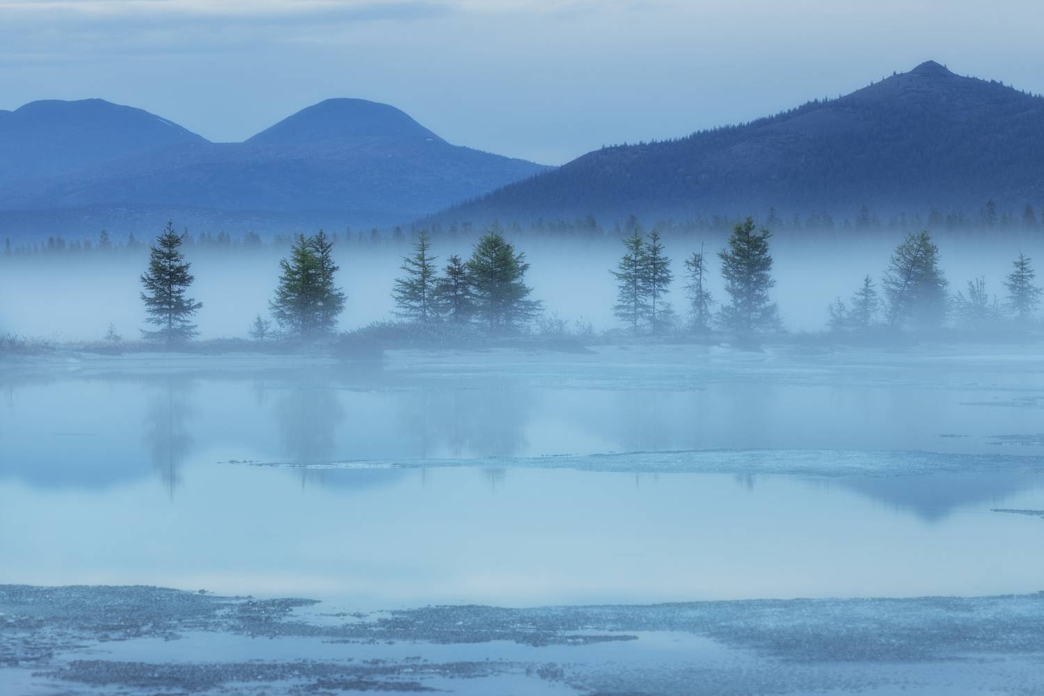 Озеро_Момонтай пейзажи_Колымы Магаданская_область июньский_лёд рассвет утро белые_ночи туман, Шишкин Дмитрий