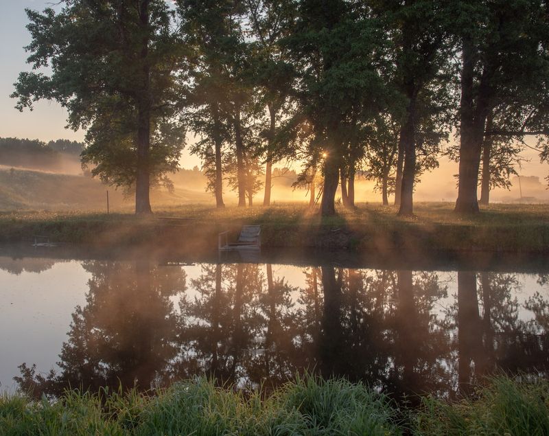 Яркий летний рассвет в селе Белая фото превью