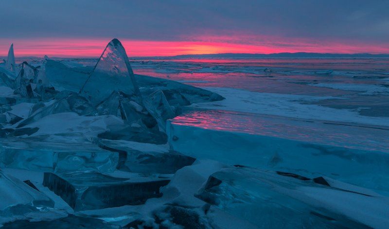 лед,  торосы, льдины, байкал, рассвет, восход солнца, всполох,узуры, розовый, голубой,ольхон „  Смотри на осколки, по жизни шагая,  увидишь рассвет за обломками льда... фото превью