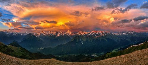 Весенний рассвет в горах, или перед грозой.