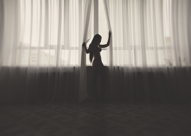 portrait  × girl  × window  × light  × look  × room  × vsco  × dark  × beautiful  × beauty  × woman  × hair  × mystery  ×    Mystery Girl фото превью