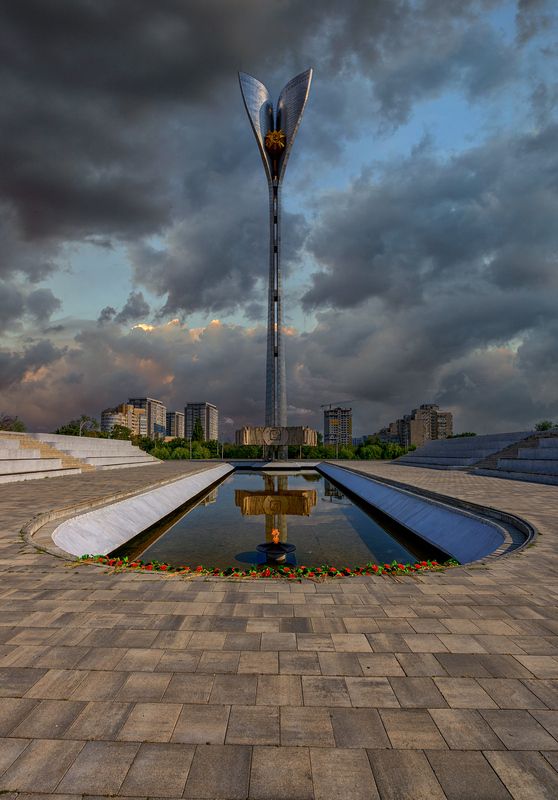 стела Освободителям Ростова фото превью