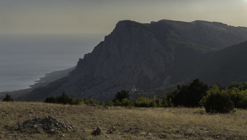 Россия, Крым, Севастополь, Форос, Форосский кант, Форосская церковь Вид с Форосского Канта на Форосскую церковь фото превью