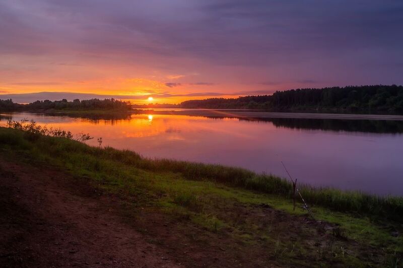 Вятка, Киров, река, берег, удочка, тепло, лето, восход, отражения, тишина, небо, горизонт Рассвет на Вятке фото превью