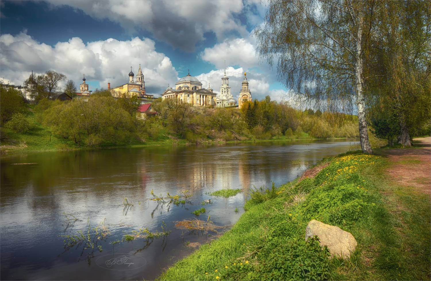 церкви колокольни река деревья одуванчики, Вера Петри