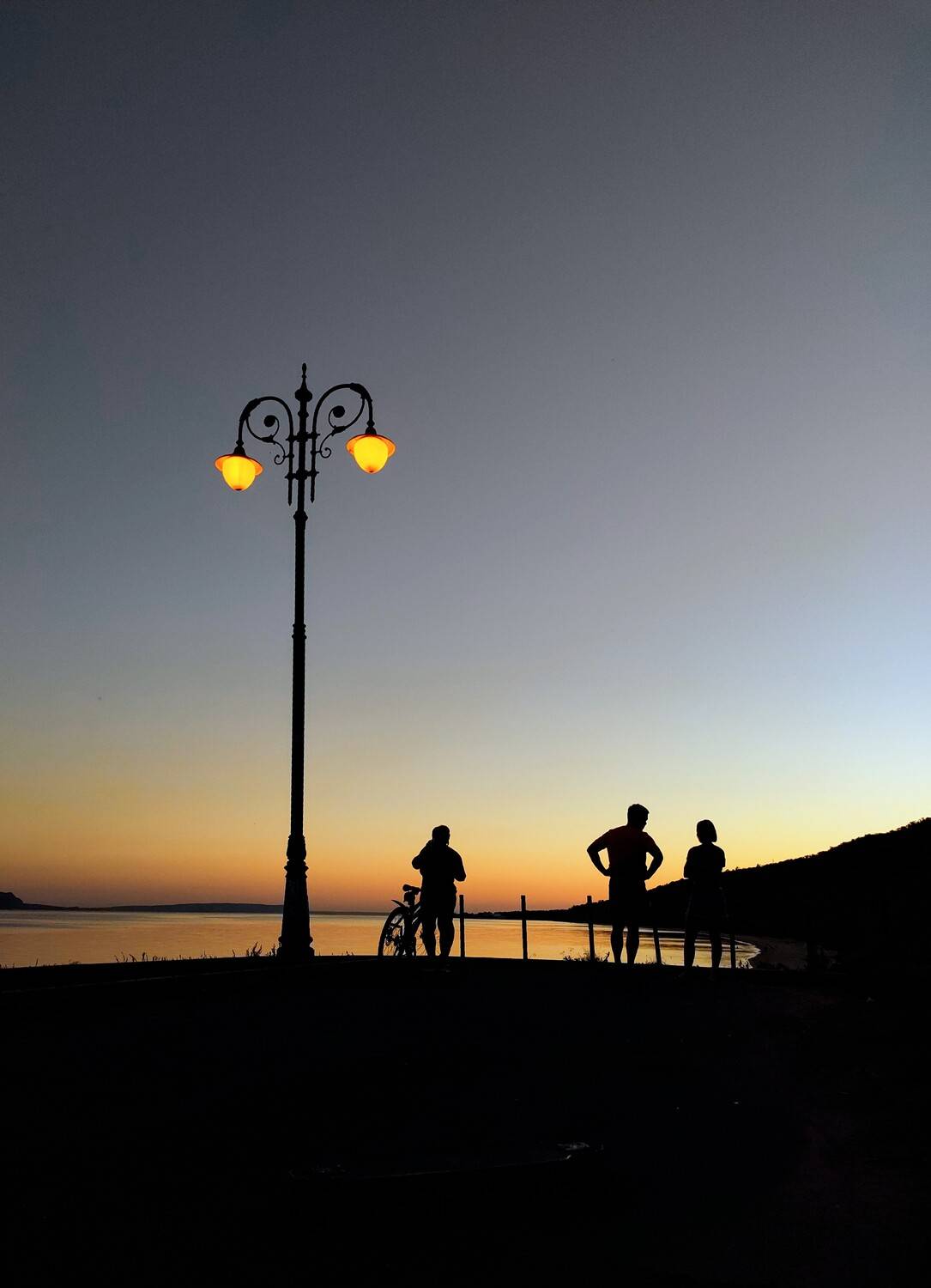 силуэт, закат, вечер, море, фонарь, люди, контраст, берег, ожидание, пейзаж, Раимун Алексей