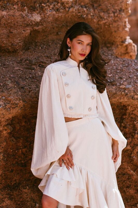 женский портрет на природе Анель фото превью