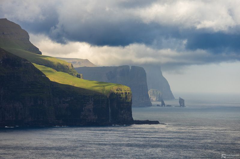 Faraway Stacks фото превью