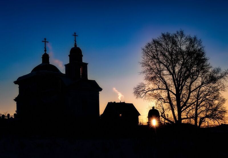 Свет в оконце фото превью