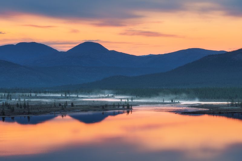Озеро_Момонтай пейзажи_Колымы Магаданская_область июньский_лёд белые_ночи рассвет утро Светает фото превью