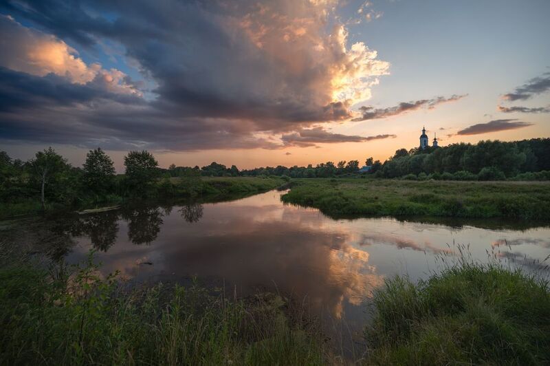 вечер,закат,река,небо,облака,свет,отражение,храм летний вечер фото превью