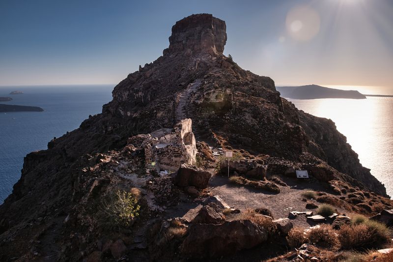 #Rock #Mountain #Terrain #Geological formation #Highland #Coast #Bedrock #Coastal and oceanic landforms #Wilderness #Sea Skaros Rock фото превью