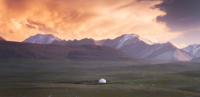 Киргизия. Впечатляющие облака фото превью