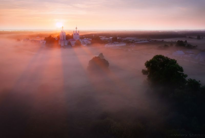 Успенский Дуниловский монастырь на рассвете. фото превью