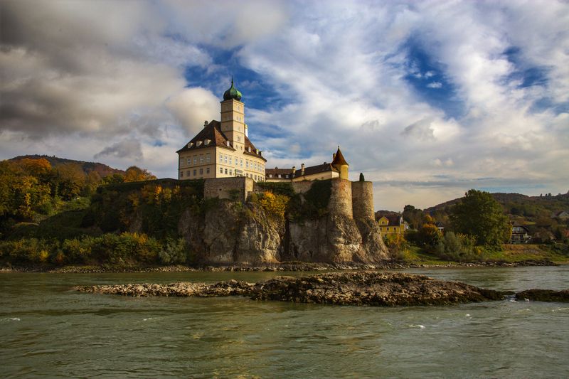 река облака пейзаж горы замок Дунай фото превью