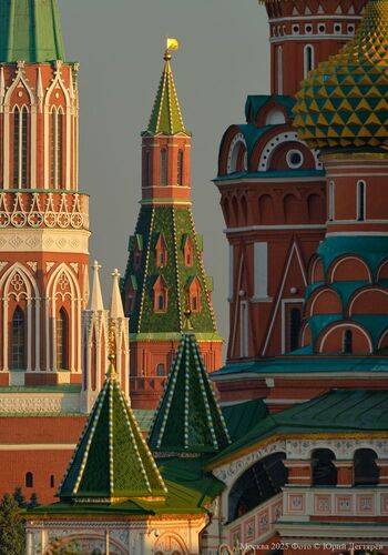 Покровский собор, Угловая Арсенальная и Никольская башни Московского Кремля.