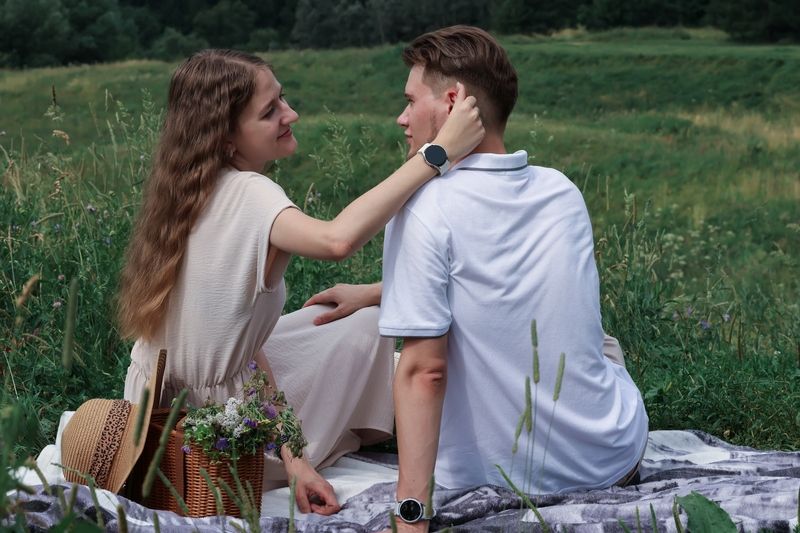 девушка, юноша, пара, молодые, лето, пикник, двое, любовь Нежность фото превью