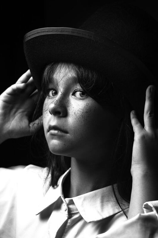 Детский портрет, Постановочное фото В шляпе фото превью