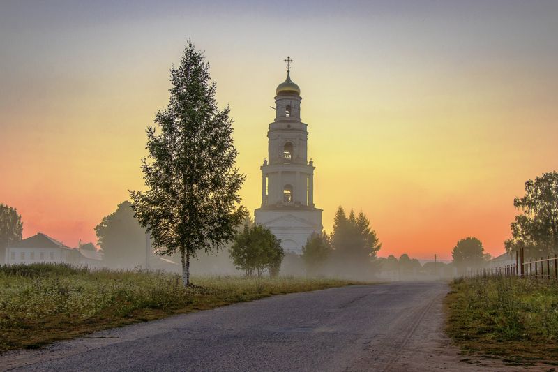 Великорецкое, утро, Ильинская колокольня Заря заалела фото превью