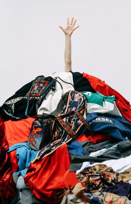 вещи , одежда, рука, студия Сны шопоголика фото превью