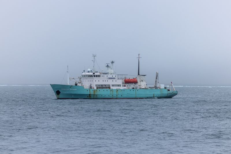 Научное судно Профессор Молчанов фото превью