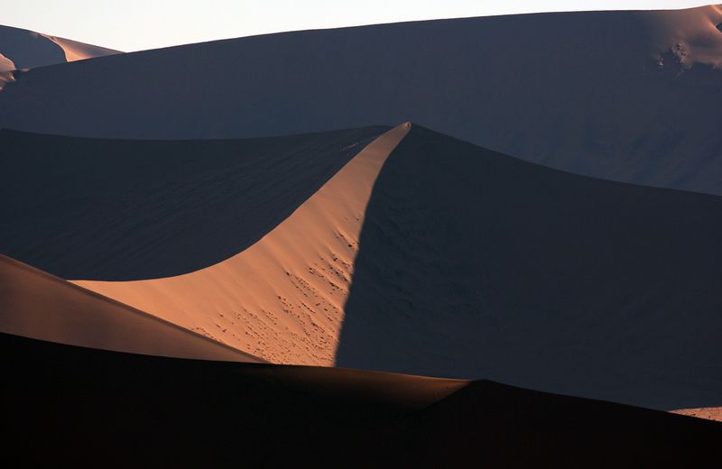 Рельефы пустыни Намиб фото превью