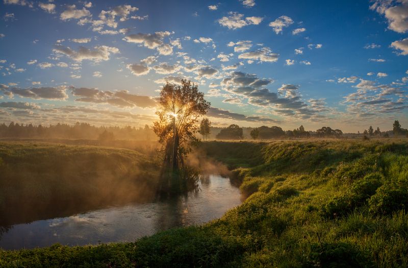 река, облака  фото превью