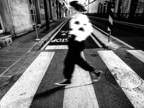 Cruzando la Calle
