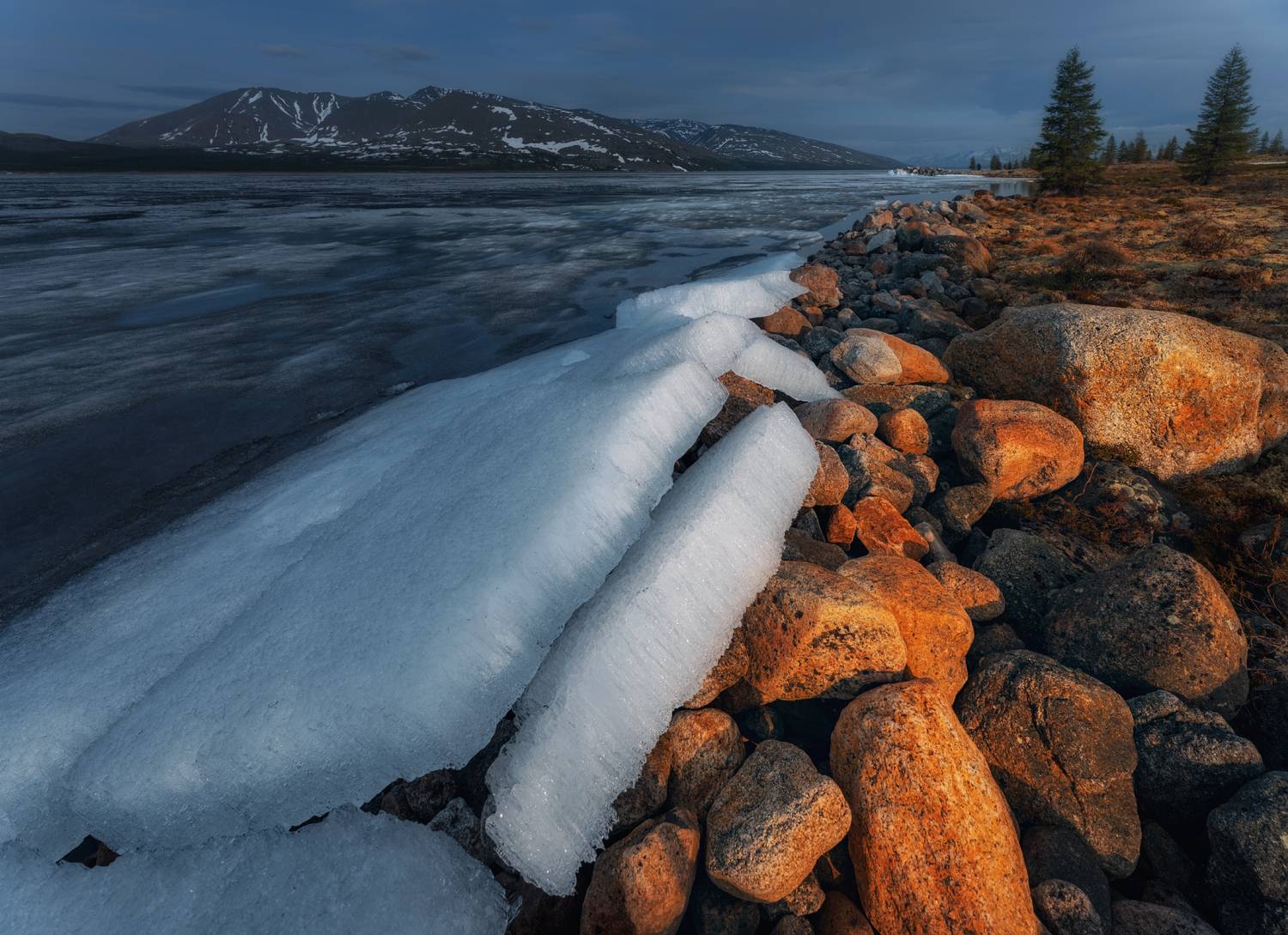 Озеро_Момонтай, пейзажи_Колымы, Магаданская_область, июньский_лёд, закат, вечер, Шишкин Дмитрий