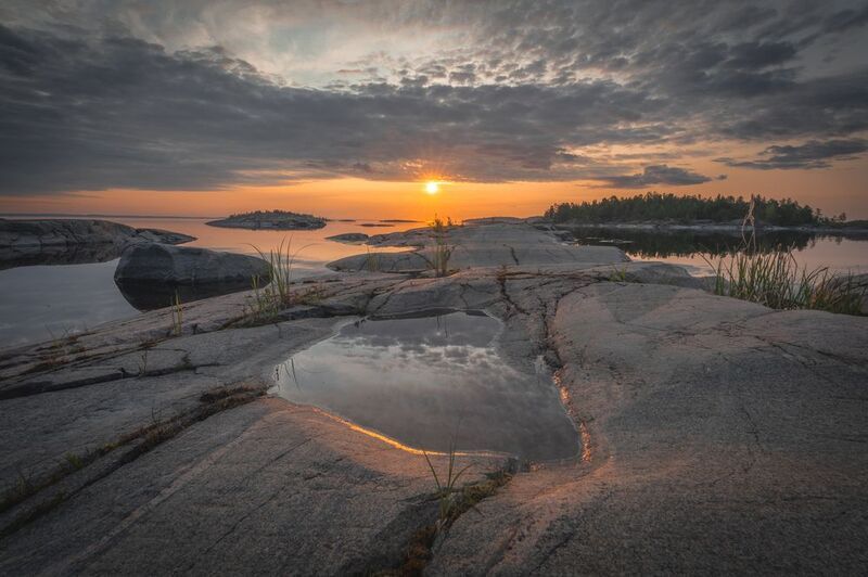 Ладожские шхеры, рассвет, отражение, лужа Лужа на рассвете фото превью