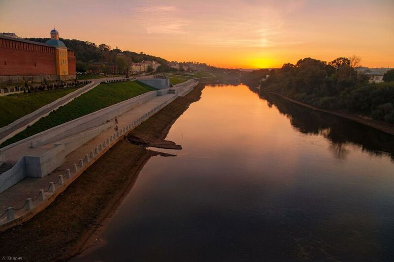 смоленск, река днепр, городской пейзаж, архитектура,крепостная стена, вечер, отражения, набережная Чуден Днепр при тихой погоде фото превью