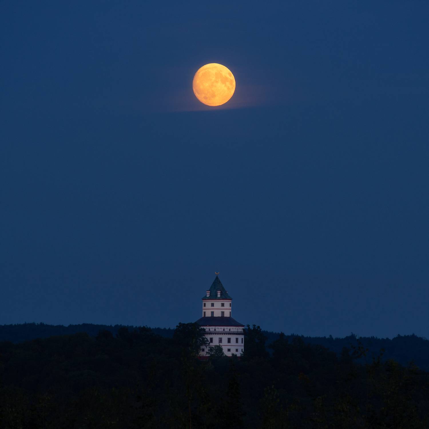 moon,full moon,czechia,olympus,castle,night,minimalistic, Slavom&iacute;r Gajdo&scaron;