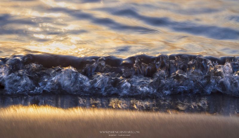 волна, движение, свет, вода, форма, хрусталь, минимализм, абстракция, концепт Голубой хрусталь фото превью