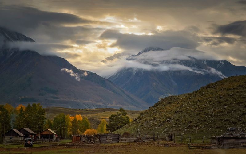горный алтай, осень, горы, туман, деревня аргут Утро в дальней деревушке... фото превью