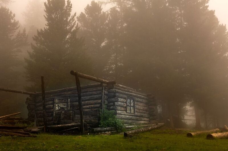 Туманная стабильность. Домик пастухов в долина реки Акчан. Горный Алтай. фото превью