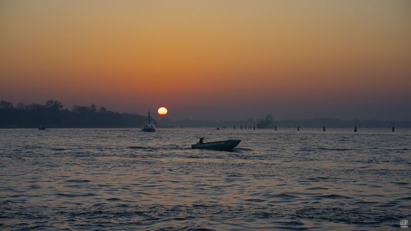 венеция, италия Венецианский закат фото превью