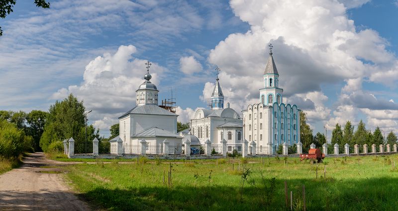 церковь, монастырь, небо, тучи Жарким днём. фото превью
