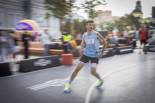 Street Basket. Canon r6m2 + Canon 70-200/2.8L II + Canon 16-36/2.8L