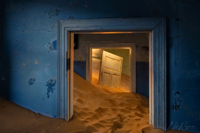 worldphototravels, mikereyfman, naturephotography, photoworkshop, safari, photosafari, photography, wildlifephotographer, wildlife, wildlifephotography, nature, kolmanskop, ghosttown, namibdesert, namibia, namibiatravel Swallowed by sands of time фото превью