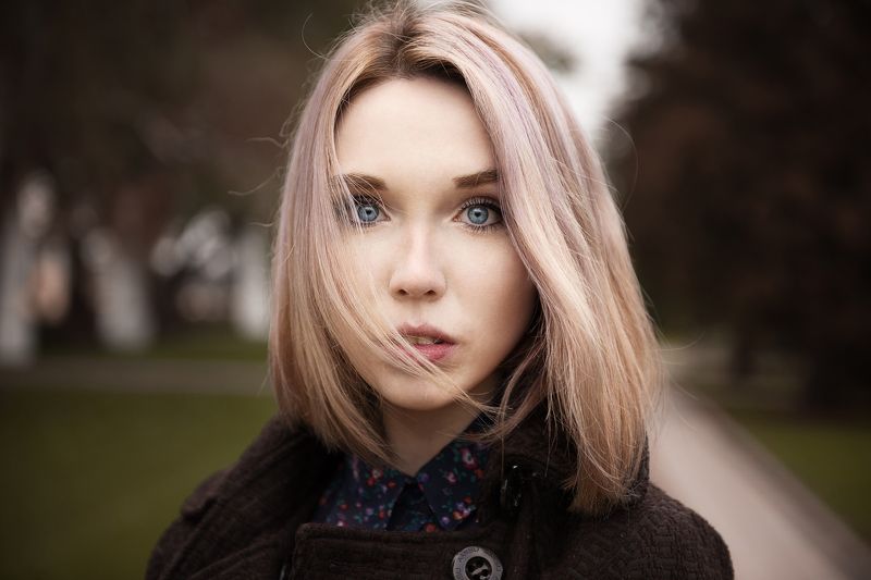 portrait, face, eyes, hair, street, girl  фото превью