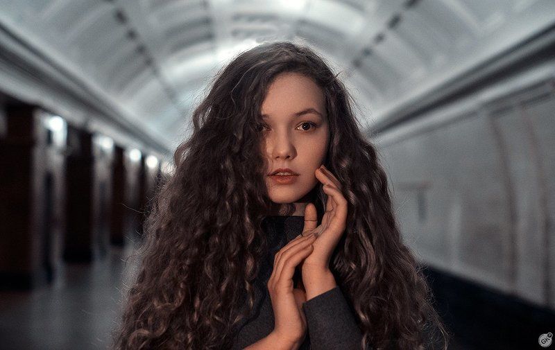 метро, свет, девушка, портрет, красиво Софи фото превью