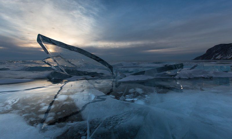 лёд,льдина,осколки,торосы,отражение,озеро,байкал,узуры,зима,рассвет,солнечный свет, синева,облака, прозрачность, ольхон,зеркальность, зеркало льда, зеркало ... фото превью